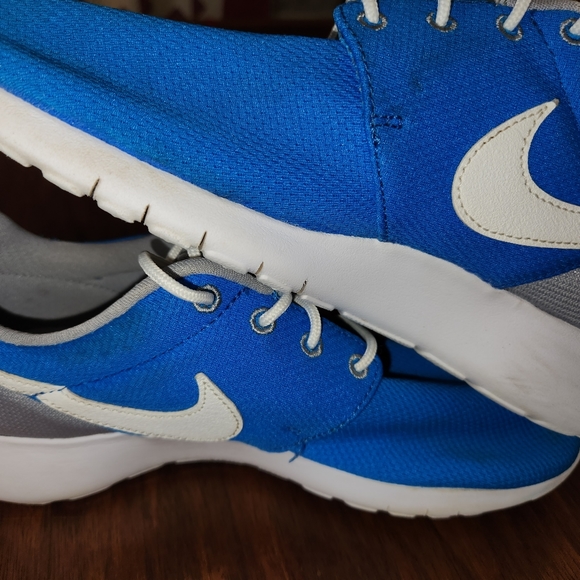 Nike Rosche One Youth Running Shoe - Picture 5 of 7